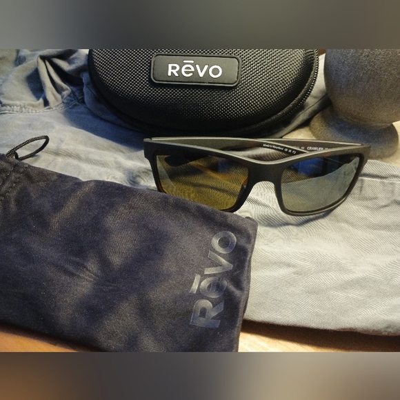 Revo - Picture 8 of 12